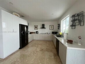 4 Pelican Rd in Key Largo, FL - Building Photo - Building Photo