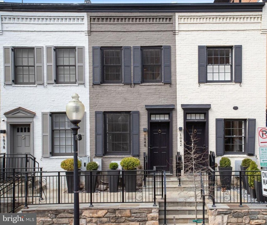 1040 31st St NW in Washington, DC - Building Photo
