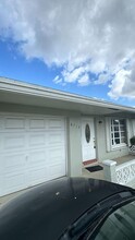 6713 NW 57th Ct in Tamarac, FL - Building Photo - Building Photo