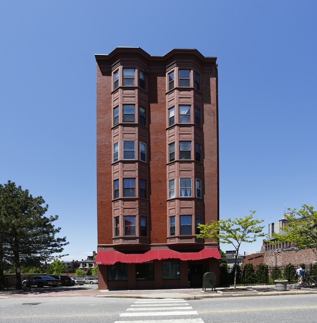 Burnham Arms in Portland, ME - Foto de edificio - Building Photo