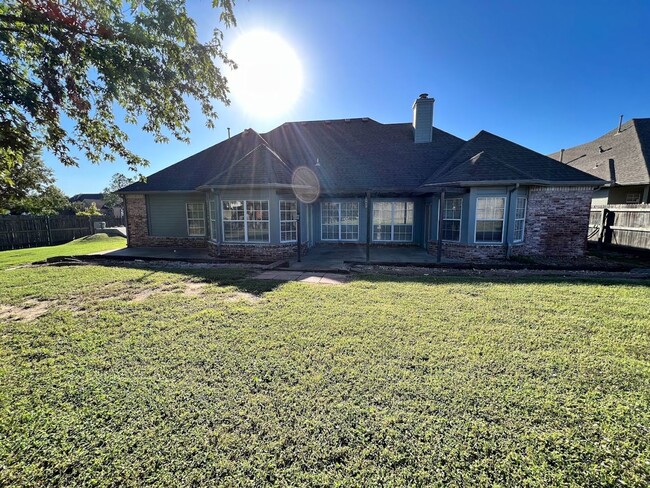 8501 N 100th E Ave in Owasso, OK - Foto de edificio - Building Photo