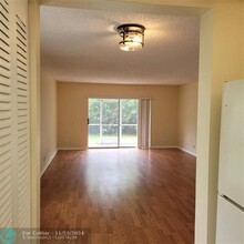 8450 Lagos De Campo Blvd in Tamarac, FL - Building Photo - Building Photo