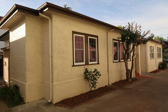 2058 Buena Vista Ave, Unit A in Alameda, CA - Foto de edificio - Building Photo