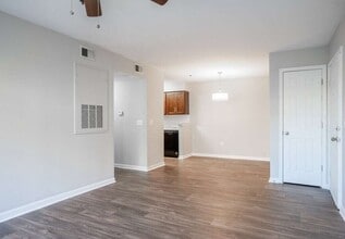 Riverwood Park Apartments in Rome, GA - Building Photo - Building Photo