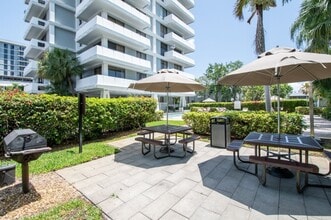 Legacy at South Miami in South Miami, FL - Foto de edificio - Building Photo