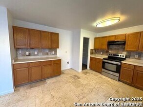 6207 Amherst Bay in San Antonio, TX - Building Photo - Building Photo