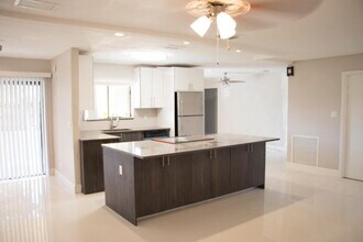 210 Oregon Ln in Boca Raton, FL - Building Photo - Building Photo