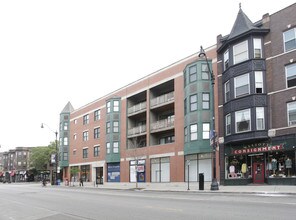 2475 N Lincoln Ave in Chicago, IL - Building Photo - Building Photo