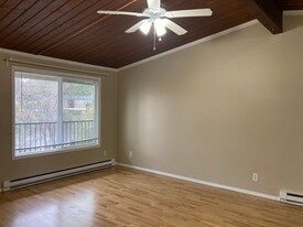 Andrea Manor Apartments in Portland, OR - Foto de edificio - Interior Photo