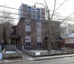 29 Park St E in Mississauga, ON - Building Photo