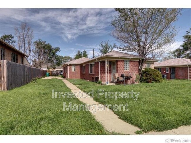 property at 1911-1913 Del Mar Pkwy