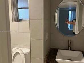 8850 Fontainebleau Blvd in Miami, FL - Building Photo - Building Photo