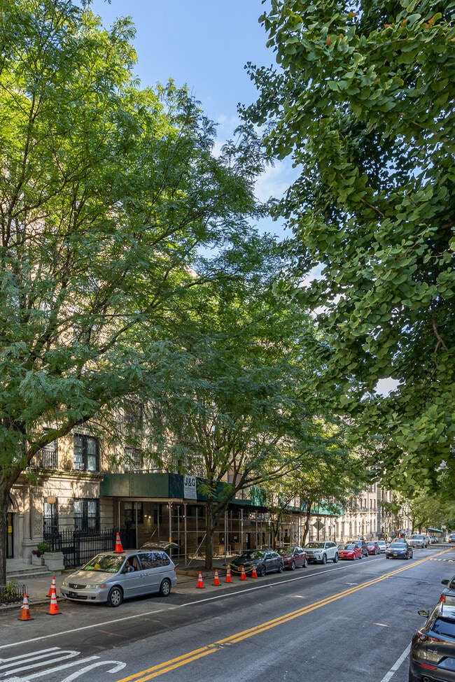183-187 Claremont Ave in New York, NY - Foto de edificio - Building Photo