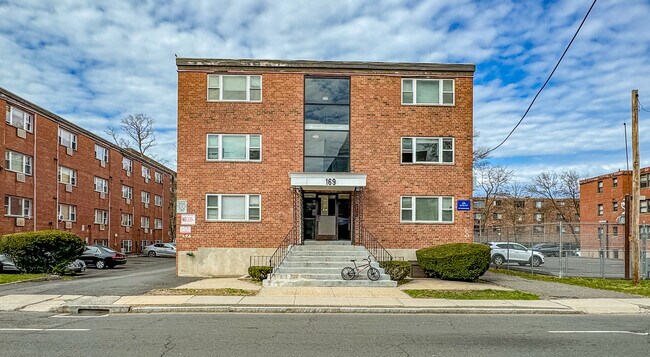 179 Sigourney St in Hartford, CT - Building Photo - Building Photo