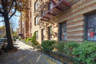 Harbor Hall in Brooklyn, NY - Foto de edificio - Building Photo