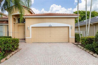 16310 Sapphire Dr in Weston, FL - Building Photo - Building Photo