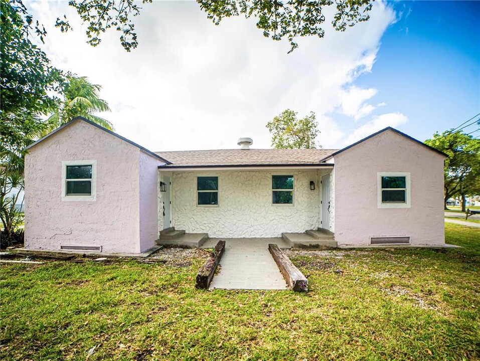 412 Columbus Pky, Unit 2-2 in Hollywood, FL - Building Photo