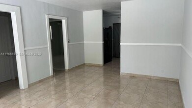 811 NE 8th St, Unit 1-3 in Hallandale Beach, FL - Building Photo - Building Photo