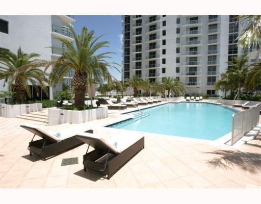 1050 Brickell Ave, Unit 2106 in Miami, FL - Building Photo - Building Photo