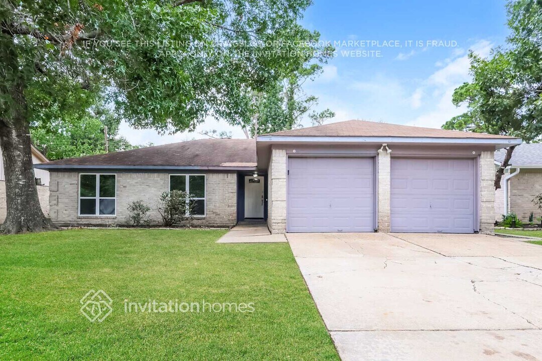 15911 Timber Valley Dr in Houston, TX - Building Photo