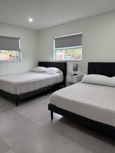 2314 Pinecrest Ct in West Palm Beach, FL - Foto de edificio - Building Photo