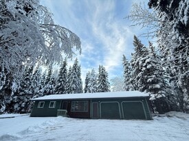 2351 Lori Ln in North Pole, AK - Building Photo