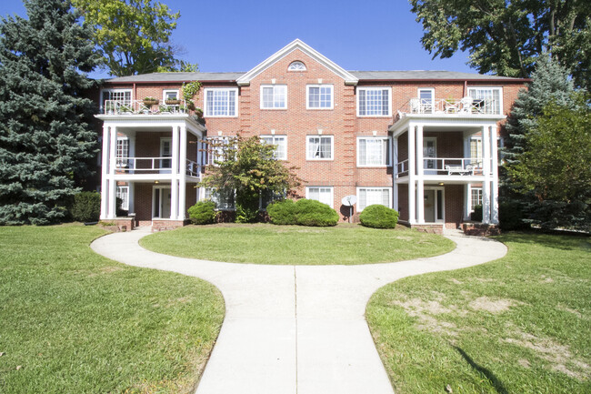 2208 Kenwood Blvd, Unit #4