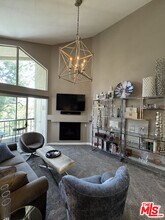 5550 Owensmouth Ave in Los Angeles, CA - Building Photo - Building Photo