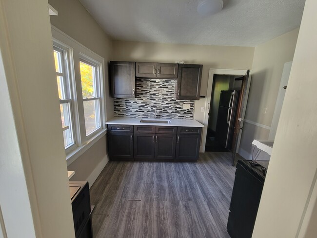 2215 Chesterland Ave, Unit 2 in Lakewood, OH - Building Photo - Building Photo