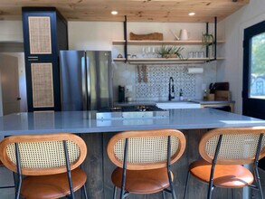 575 Sullens Rd in Campobello, SC - Foto de edificio - Building Photo