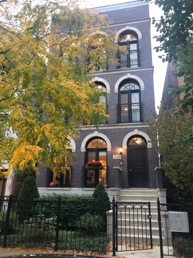 property at 3340 N Kenmore Ave