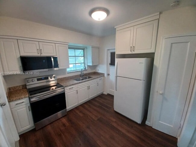 3670 SW 20th St in Miami, FL - Building Photo - Building Photo