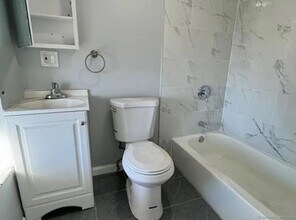 455 E Main St in Bridgeport, CT - Building Photo - Building Photo