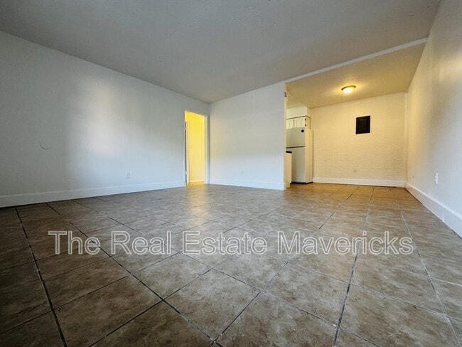 property at 925 Shallowford Rd