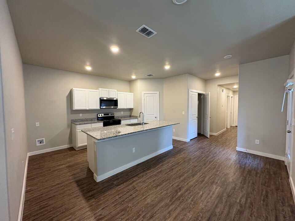 2011 Bryan Ave in Wolfforth, TX - Building Photo