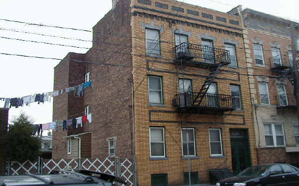 84 Nichols St in Newark, NJ - Foto de edificio - Building Photo