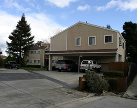 820 Cedar St in Redwood City, CA - Building Photo - Building Photo