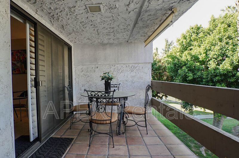 5301 E Waverly Dr in Palm Springs, CA - Building Photo