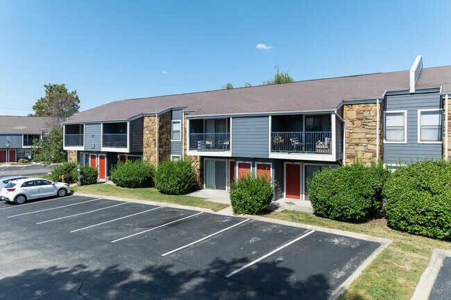 Raintree Apartments in Lexington, KY - Foto de edificio - Building Photo