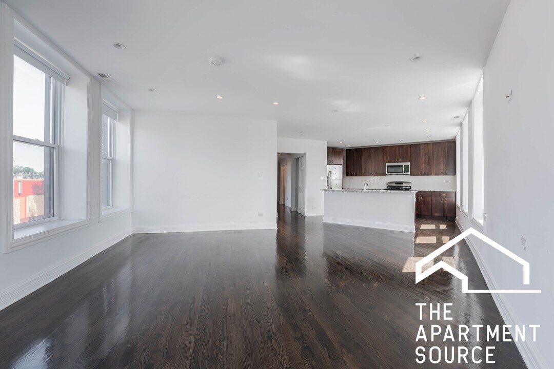 2450 N Milwaukee Ave, Unit 2 in Chicago, IL - Building Photo