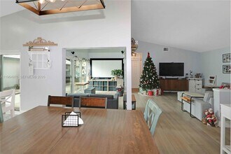 6011 Manchester Ln in Davie, FL - Building Photo - Building Photo