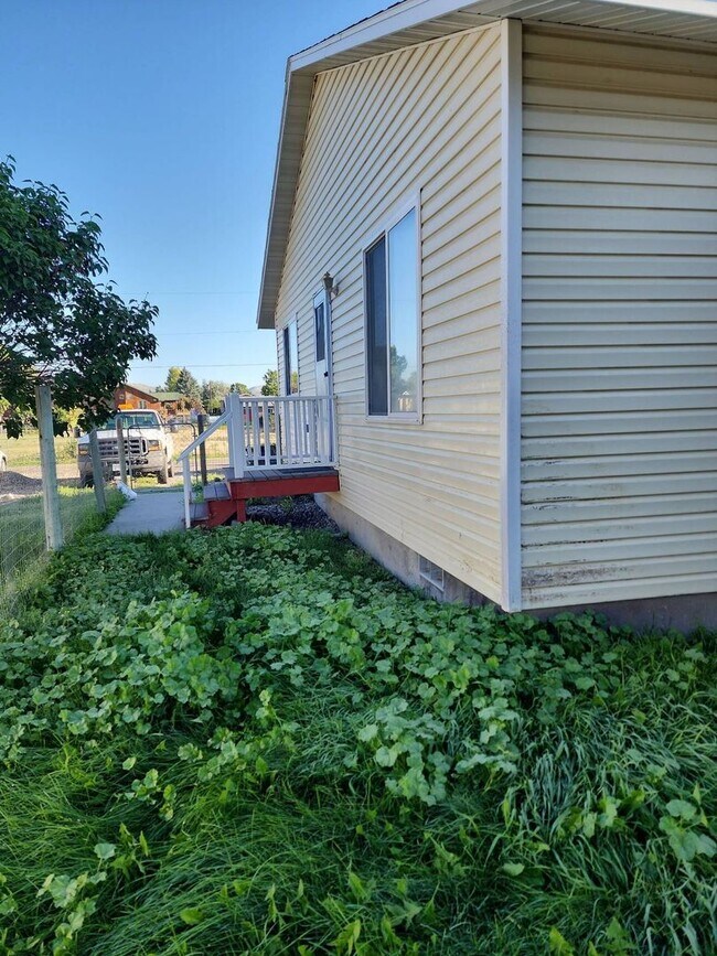 2 N 7th Ave E in Three Forks, MT - Building Photo - Building Photo