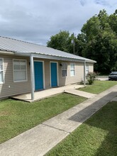 Chateau Joli Apartments in Opelousas, LA - Foto de edificio - Building Photo