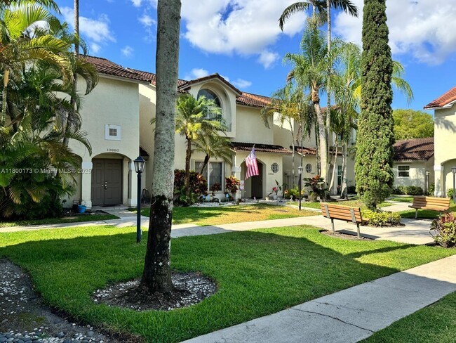 10876 NW 8th St in Pembroke Pines, FL - Building Photo - Building Photo