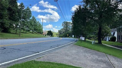 1645 Bill Murdock Rd in Marietta, GA - Foto de edificio - Building Photo