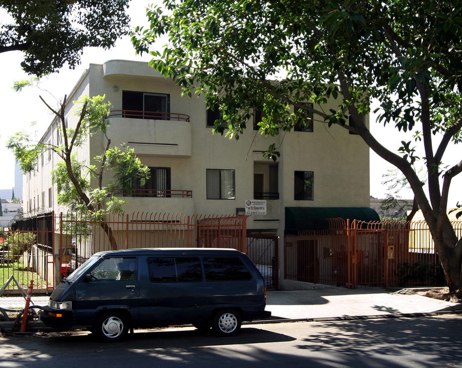 816 Beacon Ave in Los Angeles, CA - Building Photo