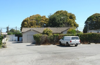 Woodland Creek Mobile Home Park in East Palo Alto, CA - Building Photo - Building Photo