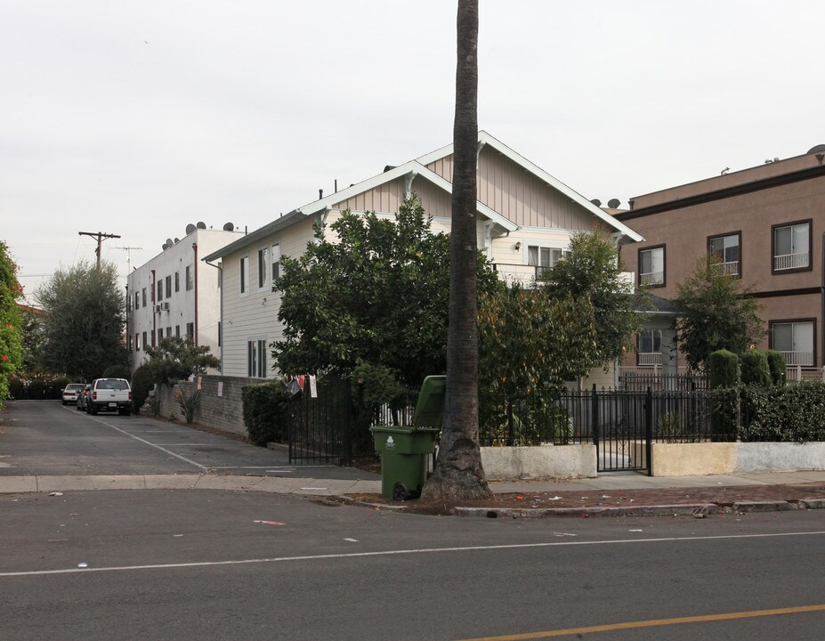 1758 N Kingsley Dr in Los Angeles, CA - Foto de edificio