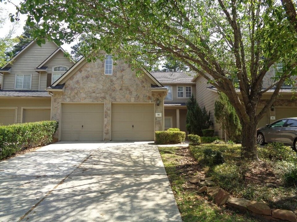 90 N Valley Oaks Cir in The Woodlands, TX - Building Photo