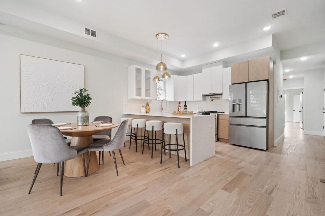 7 Lienau Pl in Jersey City, NJ - Building Photo